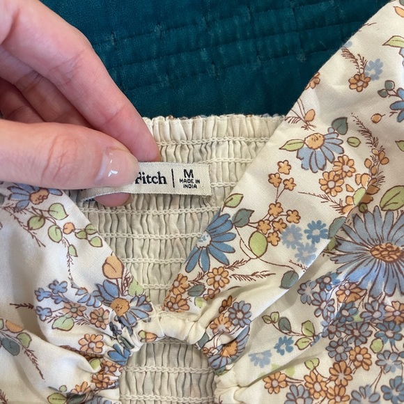 NWOT Abercrombie Puff Sleeve Top - Picture 7 of 7